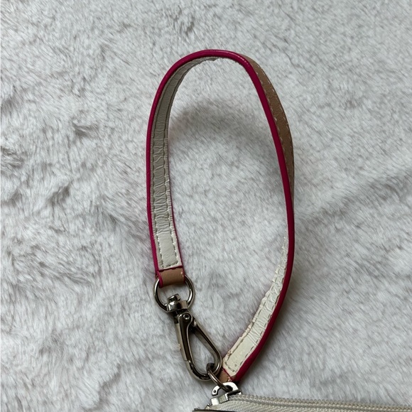 GUESS White Pink Monogram Wristlet Clutch Wallet | Logo Pattern Classic - Picture 4 of 9